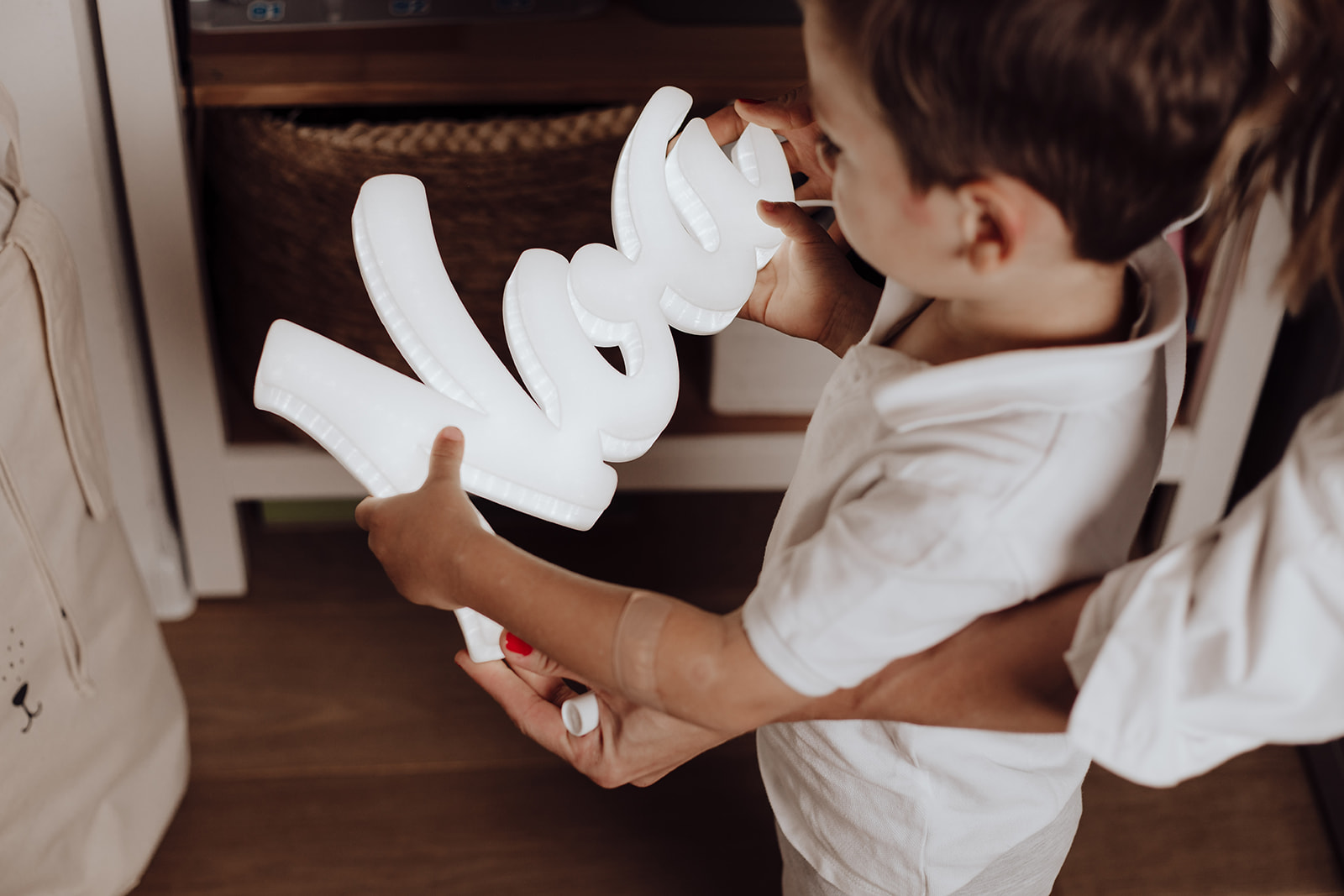 Mama zna: tko rano sjaji, dvije sreće grabi! 💖#perla #personaliziranelampe #lampasimenom #poklonzabebu #poklonzadijete #svjetloljubavi #svjetlodjetinjstva #najsladajutra #tvojasvjetlosnaprica