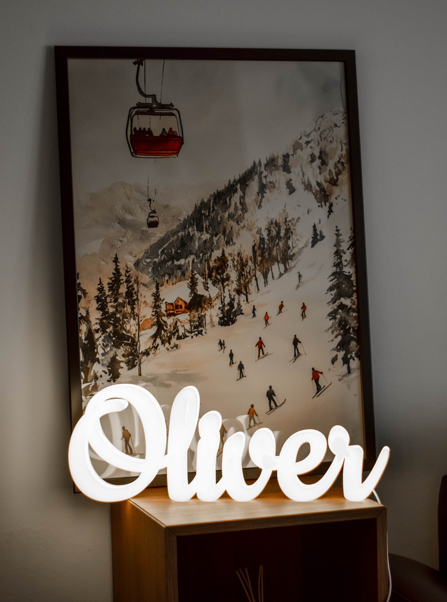 MALI OLIVER, VELIKO SVJETLO! ✨

Dok većina naših lampi ovih dana ima primarnu misiju razveseliti mališane pod borom ovog Božića, nađe se i poneka iznimka.. Tako je ovaj nježni Oliver stvoren da zasja na velikom danu Krštenja, jednog, još manjeg budućeg vlasnika. 🤍 Njena misija biti će nježna uspomena i simbolika jednog početka… i vjerno svjetlo koje će malog Olivera pratiti iz dana u dan. 💡✨ 
Nama je prekrasna... A vama?

#perla #personaliziranalampa #lampasimenom #idejazapoklon #poklonzakrštenje #poklonzadijete #poklonzabebu #personaliziranipoklon #svjetlodjetinjstva #tvojasvjetlosnapriča
