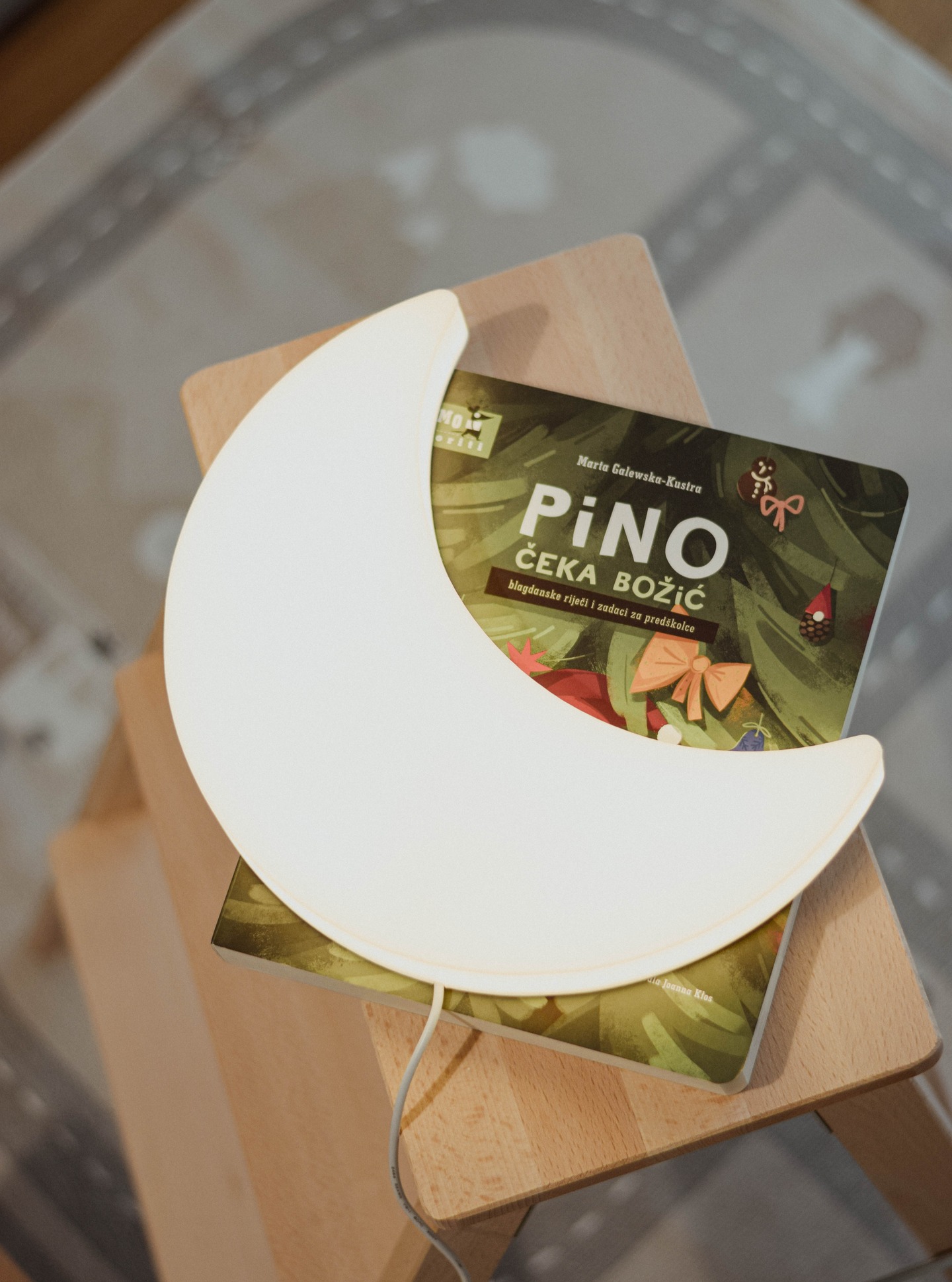 Vjerujem da Pino čeka Božić u svakoj kući… 🥰 Ali koja lampa mu najviše paše? 🌙, ☁️, ⭐?
Glasaj pametno - sudbina lampi je u tvojim rukama. 😄👇