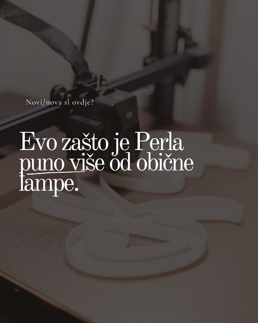 Perla raste - i to zahvaljujući vama! ❤️
Dobro nam došli svi novi, a našim dugogodišnjim pratiteljima - hvala što ste i dalje tu, i što nas trpite! 😅

U posljednje vrijeme pridružilo nam se podosta novih lica, a nama je to najljepši podsjetnik da ono što radimo ima smisla. Zato danas želimo zastati na trenutak i ponovno ispričati tko smo, što radimo i zašto svaka Perla lampa nosi posebnu priču. 💡