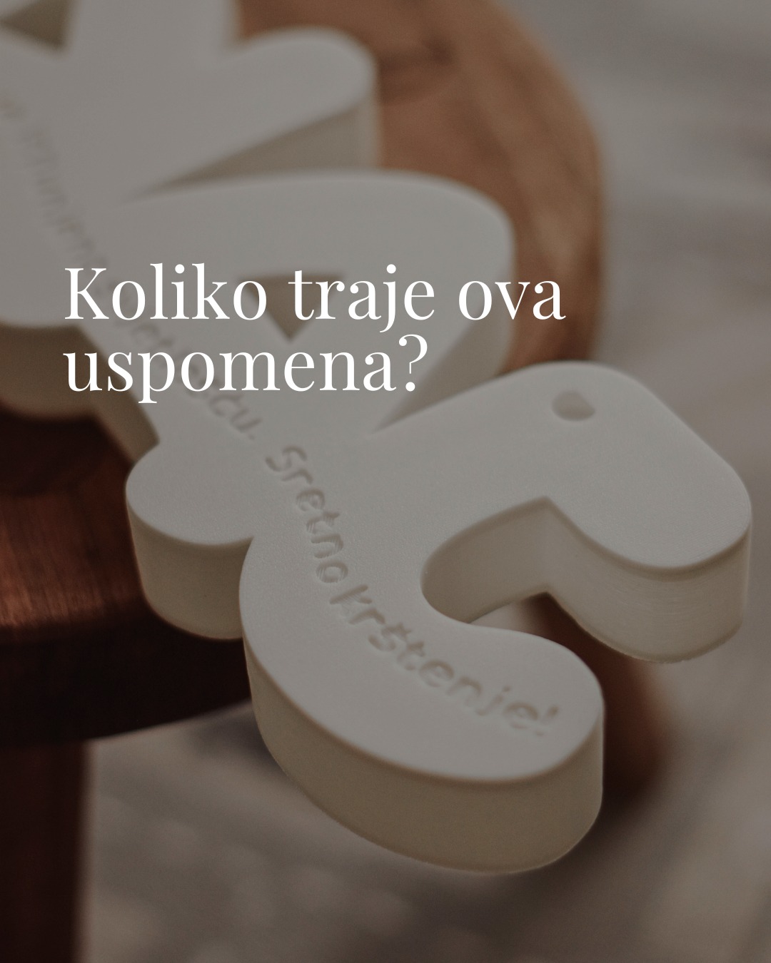 Maleni Jakov za sada vidi samo lampicu… ali mama i tata vide da je netko za njihovo dijete odabrao poklon s posebnom pažnjom i uspomenu koja će svijetliti godinama. ✨
Slažeš li se da je Perla lampa s imenom bebe uistinu poseban i emotivan poklon za krštenje?
#perla #personaliziranalampa #lampasimenom #personaliziranipoklon #poklonzakrštenje #poklonzabebu