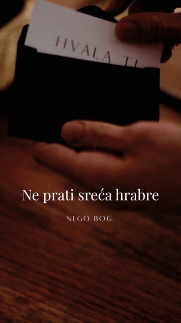 Ne znam kako to drugačije objasniti… ali kroz svoj put smo to osjetili više puta.. Neću dijeliti sve, ali ovu rečenicu sam nedavno negdje pročitala i baš me potaknula da podijelim jednu situaciju koja se ticala odluke o Perli. ❤Kad sam se vraćala s porodiljnog, ostalo mi je još neka dva mjeseca do isteka ugovora na faksu. A paralelno s tim, pojavilo se i pitanje koje nas je najviše mučilo - što ćemo s Pavelom koji tada još nije dobio vrtić.I vjerujem da će se tu prepoznati puno mama… jer to je zapravo situacija u kojoj se nađeš prije ili kasnije. Dijete napuni godinu dana, i ti se trebaš vratiti na posao, a vrtić kreće tek na jesen...I iako sam ja znala svoju odluku da neću produžiti ugovor, u mojoj situaciji nije bilo baš pametno davati otkaz 2 mjeseca pred istek ugovora…I odjednom moraš pronaći rješenje koje zapravo nemaš. Nije bilo jednostavno, a nismo imali puno opcija.I onda…💡 Shvatimo da Matej još ima svoja dva mjeseca roditeljskog dopusta. I shvatimo da to pada točno do dana kada je meni završavao ugovor! Bez da smo to planirali. Bez da smo to mogli posložiti bolje! Pavel je ostao u sigurnim rukama, ja sam odradila ugovor do kraja, i do jeseni bila s djecom doma… a paralelno, koliko sam stizala, razvijala Perlu i pisala projekt za samozapošljavanje.I tada, a i danas, kad pogledam unatrag, znam da ovo što radimo nije došlo samo od sebe. I zato mi se ova rečenica stalno vraća:Ne prati sreća hrabre… nego Bog. 🤍Ako si i ti trenutno pred nekom velikom odlukom…možda ti ovo bude mali podsjetnik da će sve doći na svoje. A s Njim… čak i bolje. 🤍